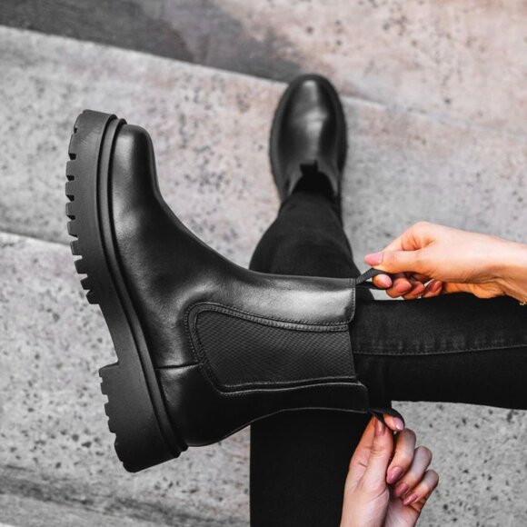 Thursday Legend Platform Chelsea Boots Women Black - Picture 1 of 8